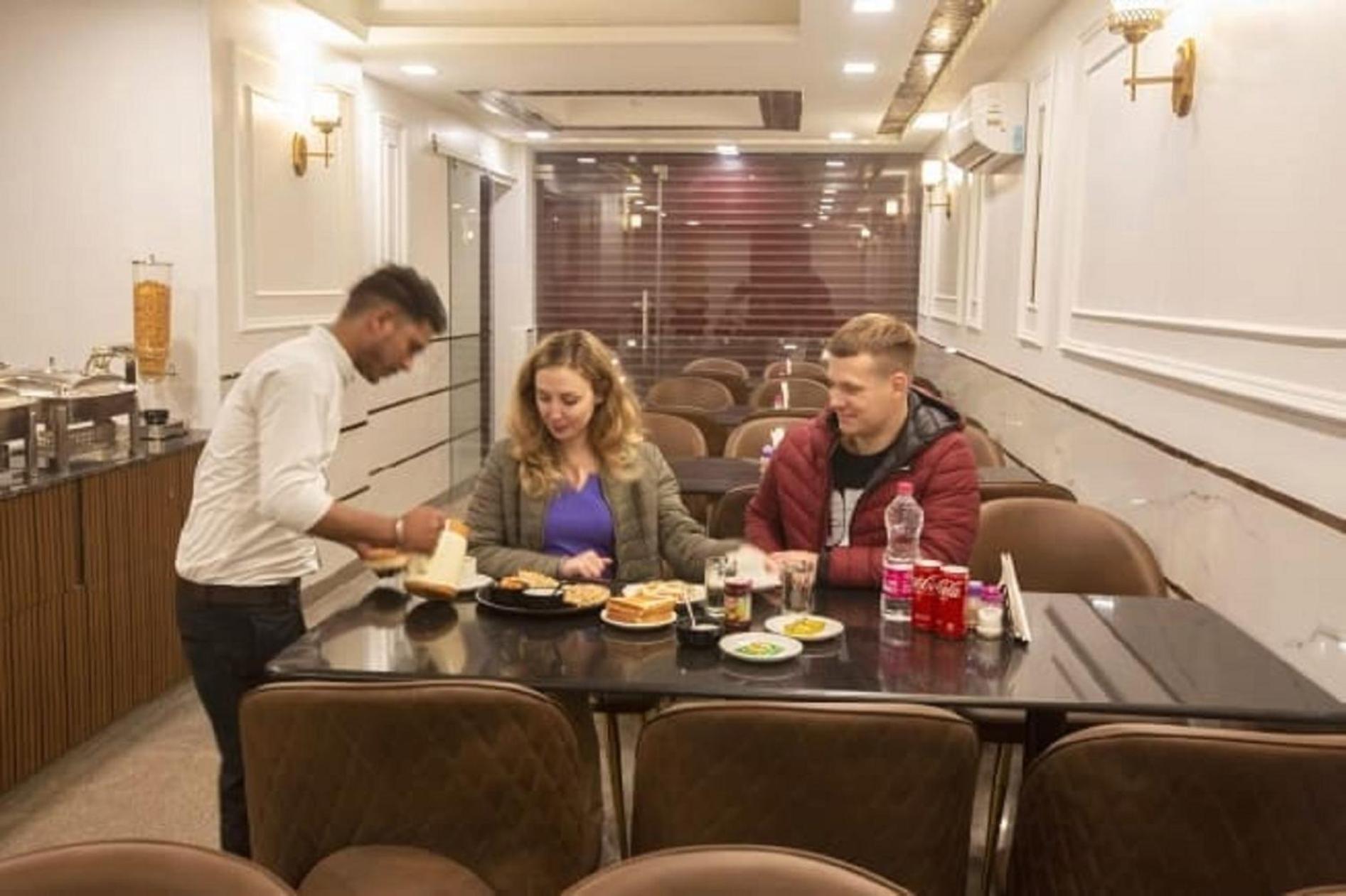 Hotel Devrana Delhi Airport Nowe Delhi Zewnętrze zdjęcie
